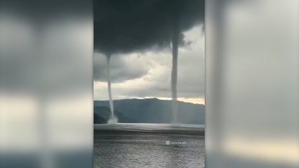 Denizin üzerinde aynı anda oluşan 2 hortum izleyenleri şaşırttı