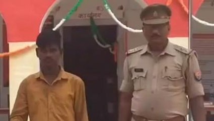 बलरामपुर: चोरी करने वाले युवक को पुलिस ने गिरफ्तार कर दिया रगड़