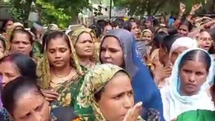 मलहरा: आंगनबाड़ी कार्यकर्ताओं ने वेतन बढ़ाए जाने की मांग को लेकर किया प्रदर्शन, सौपा ज्ञापन