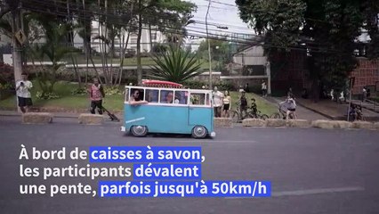 Des amateurs brésiliens de caisses à savon se défient dans une course traditionnelle