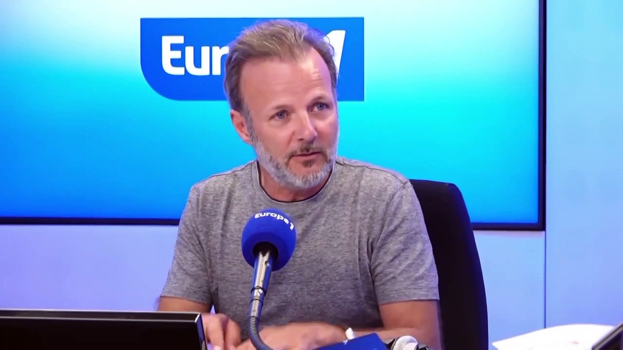 "Je suis en train de descendre pendant que je parle" : Fou rire entre Pef et Jean Zeid sur Europe 1 à cause d'un problème de chaise