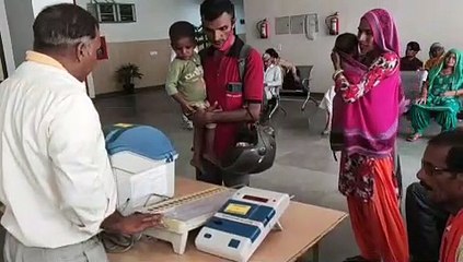 विधानसभा चुनाव नज़दीक,ईवीएम से वोटिंग का दिया जा रहा प्रशिक्षण,देखे वीडियो