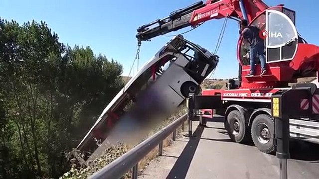 Yozgat'ta meydana gelen otobüs kazasının ardından şarampole düşen otobüs kaldırıldı