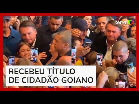 Bolsonaro aparece chorando em encontro com apoiadores em Goiás