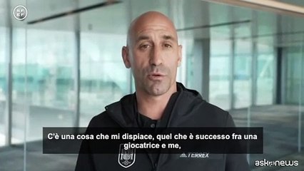 Bacio alla calciatrice, presidente Federazione spagnola chiede scusa