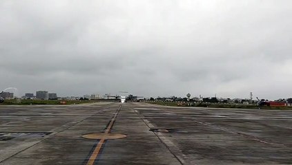 राजकोट : इंदौर से पहली बार पहुंचे विमान का वाटर कैनन से स्वागत