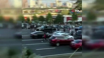 ABD'de drift yapan sürücü yayalara çarptı, polis aracı durdurdu