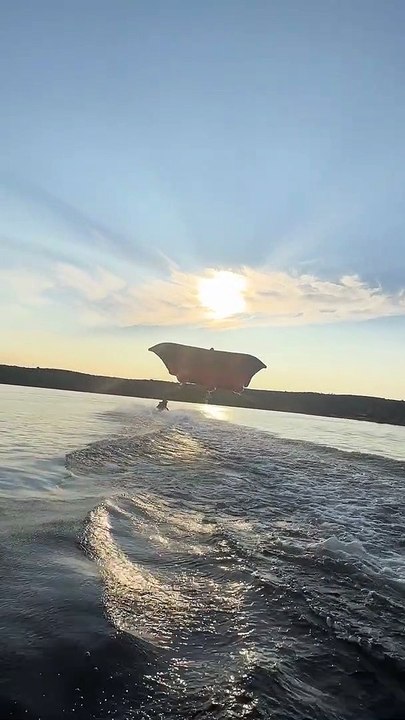 Inflatable Flies Like Jet Ski Powered Magic Carpet