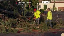 تصاویری از تبعات طوفان هیلاری در کالیفرنیا؛ مردم و خودروهای در گل مانده