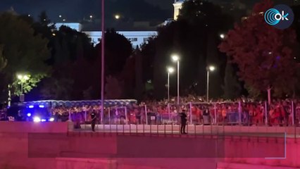 Nadie se lo quiere perder: miles de personas se quedan fuera del recinto donde se celebrará el Mundial