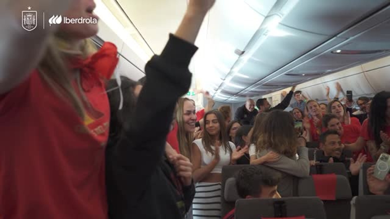 Spanierinnen feiern WM-Sieg bei Ankunft