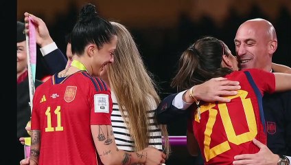 El presidente de la Federación Española se disculpó por beso a Jenni Hermoso