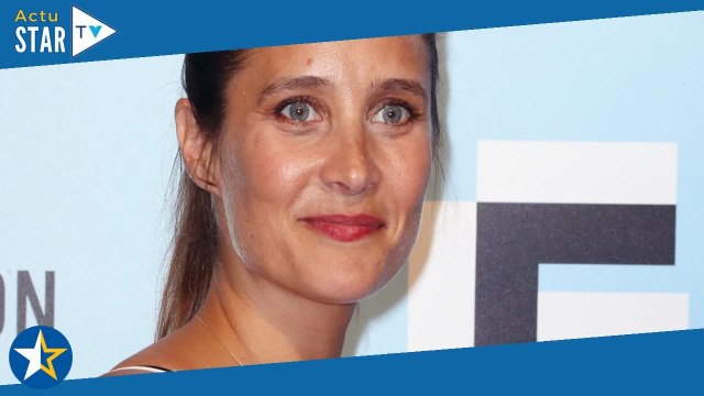 PHOTO Julie de Bona maman rare instant câlin immortalisé avec son jeune fils, fin de leurs vacance