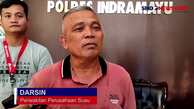 Hilang Kendali, Truk Muatan Kaleng Susu Terbalik Muatannya Diserbu Warga di Indramayu
