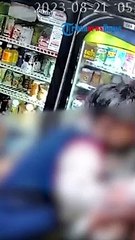 PALAK Warung Kelontong Pakai Senjata Tajam, Tampang Pelaku Terekam CCTV