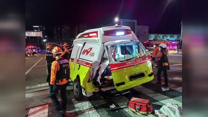 충남 천안에서 구급차와 승용차 충돌...7명 사상 / YTN