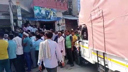पिस्टल दिखाकर ज्वैलरी की दुकान से लूटे गहने, आक्रोश में व्यापारियों ने बाजार किया बंद