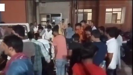 हादसा: ट्रेन के इंजन पर चढ़कर सेल्फी ले रहा था युवक, करंट की चपेट में आकर बुरी तरह झुलसा