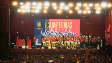 Las campeonas del mundo celebran la estrella con la afición