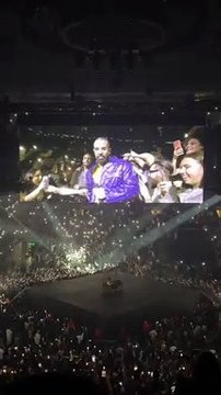 A Los Angeles, Drake arrive sur scène avec LeBron James et son fils Bronny !