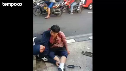 Viral Video Kecelakaan Motor dengan Truk di Lenteng Agung, 5 Orang Terluka