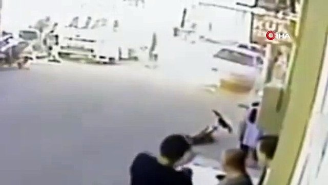 İznik'te Otomobil Alev Alev Yandı, Tüp Kamyoneti Korku Dolu Anlar Yaşattı