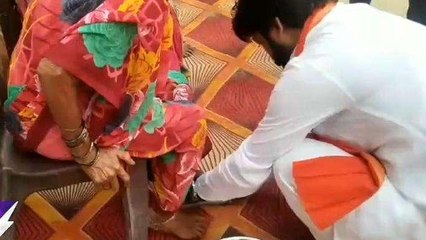 बुजुर्गों को नंगे पैर देख पसीज़ा इस शख्स का दिल, फिर जो किया तो होने लगी सराहना