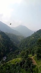 Oito pessoas, incluindo seis crianças, presas em teleférico no Paquistão