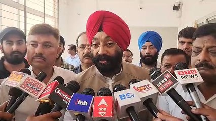 खाद्य आयोग के अध्यक्ष की फोटो पर लगाया सफेद कागज, खाद्य मंत्री के हैं करीबी