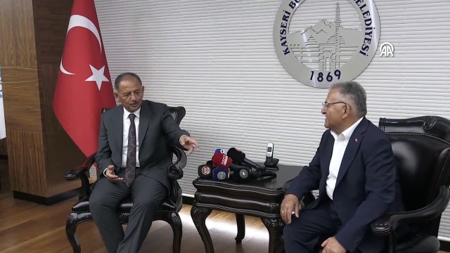 KAYSERİ - Bakan Özhaseki, Kayseri Büyükşehir Belediyesi ziyaretinde konuştu