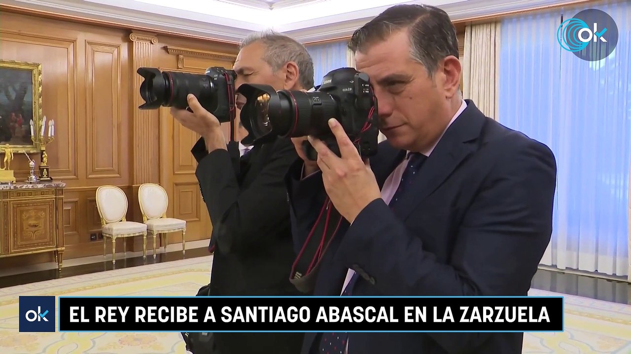 El Rey recibe a Santiago Abascal en la Zarzuela - Vídeo Dailymotion