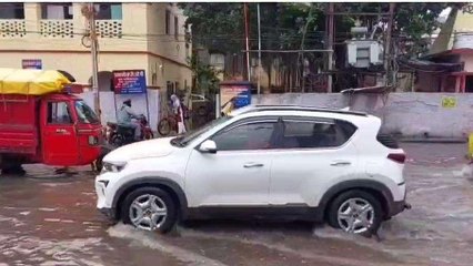 मुजफ्फरपुर: रुक-रुक कर हो रही बारिश से सड़कों पर जलजमाव, आवागमन ने बढ़ी परेशानी