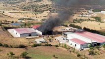 Manisa'da Katı Atık Bertaraf Tesisinde Çıkan Yangına Müdahale Ediliyor!
