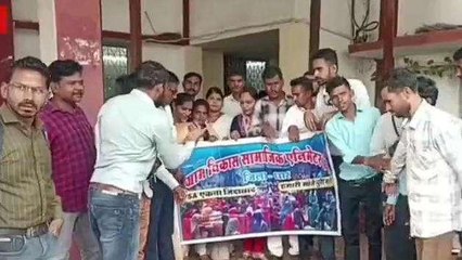 धार: सामाजिक अंकेक्षण कर्मचारियों ने किया प्रदर्शन, नियमित वेतन व मानदेय की उठी मांग