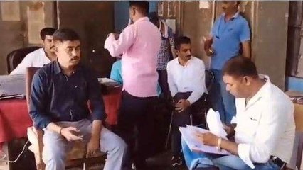 टीकमगढ़: मासाब को रिश्वत लेते लोकायुक्त पुलिस ने किया गिरफ्तार,मचा हड़कंप