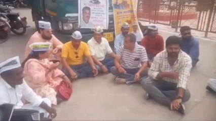 सतना: AAP कार्यकर्ताओं ने नगर निगम में दिया धरना, इस मुद्दे पर सरकार को घेरा
