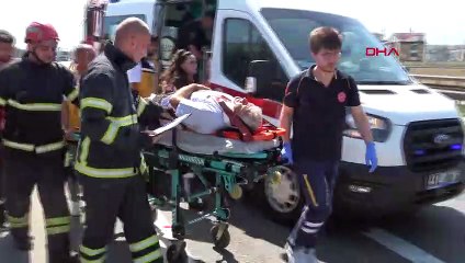 TEM Otoyolu Kartepe'de Ardışık Kazalar: 4 Yaralı