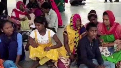 अनुपपुर: बीच सड़क में गड्ढा खोदकर ग्रामीणों का रास्ता किया बंद, DM से मदद की लगाई गुहार