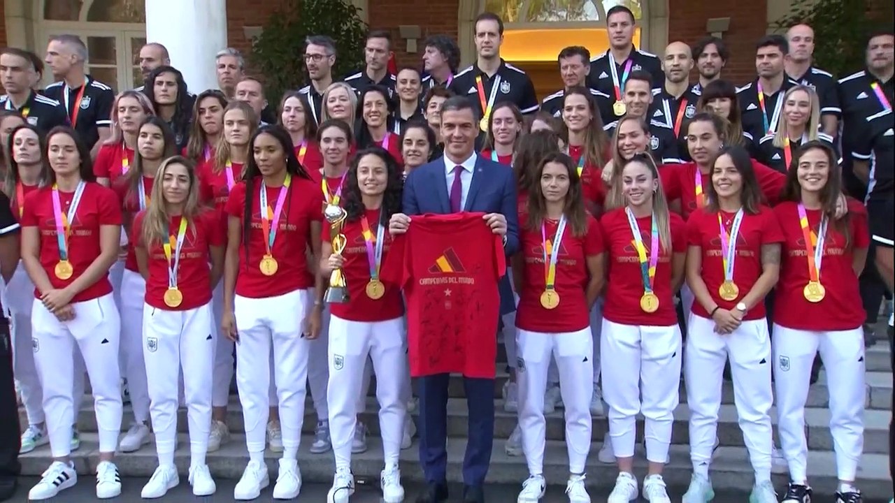 Pedro Sánchez recibe a las campeonas del mundo con "orgullo" y "admiración"