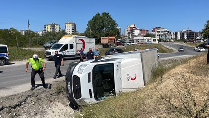 Samsun'da Türk Kızılay'ın kan toplama aracı devrildi: 1 yaralı