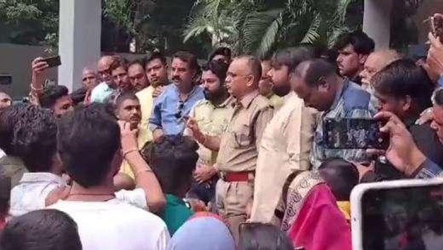 इंदौर: सेन समाज ने पुलिस कार्यालय का किया घेराव, कार्रवाई की उठी मांग