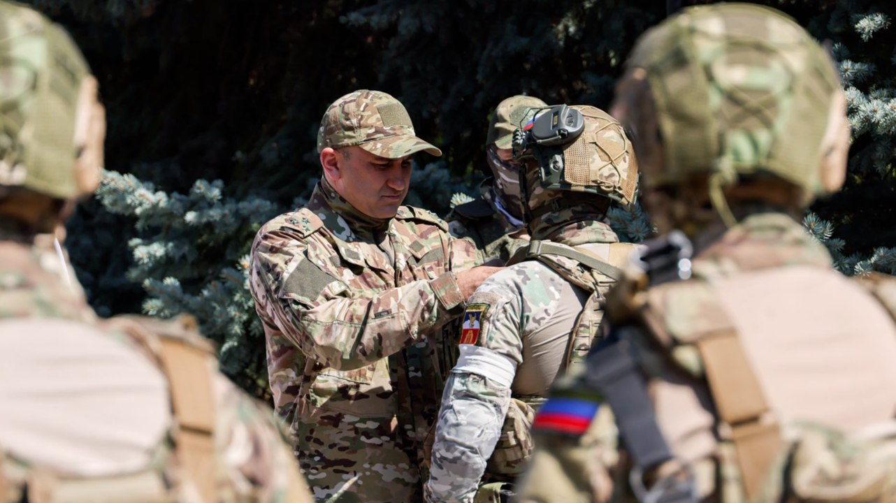 Russische soldaten fühlen sich im krieg mit eigenen kommandeuren