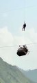 Pakistán: Dramático operativo de rescate a siete chicos atrapados en una aerosilla