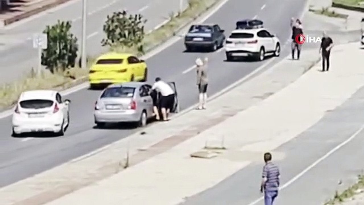 Zonguldak'ta Yol Ortasında Kavga Edip Kaza Yapan Sürücülerin Hamile Kadına Korku Dolu Anları