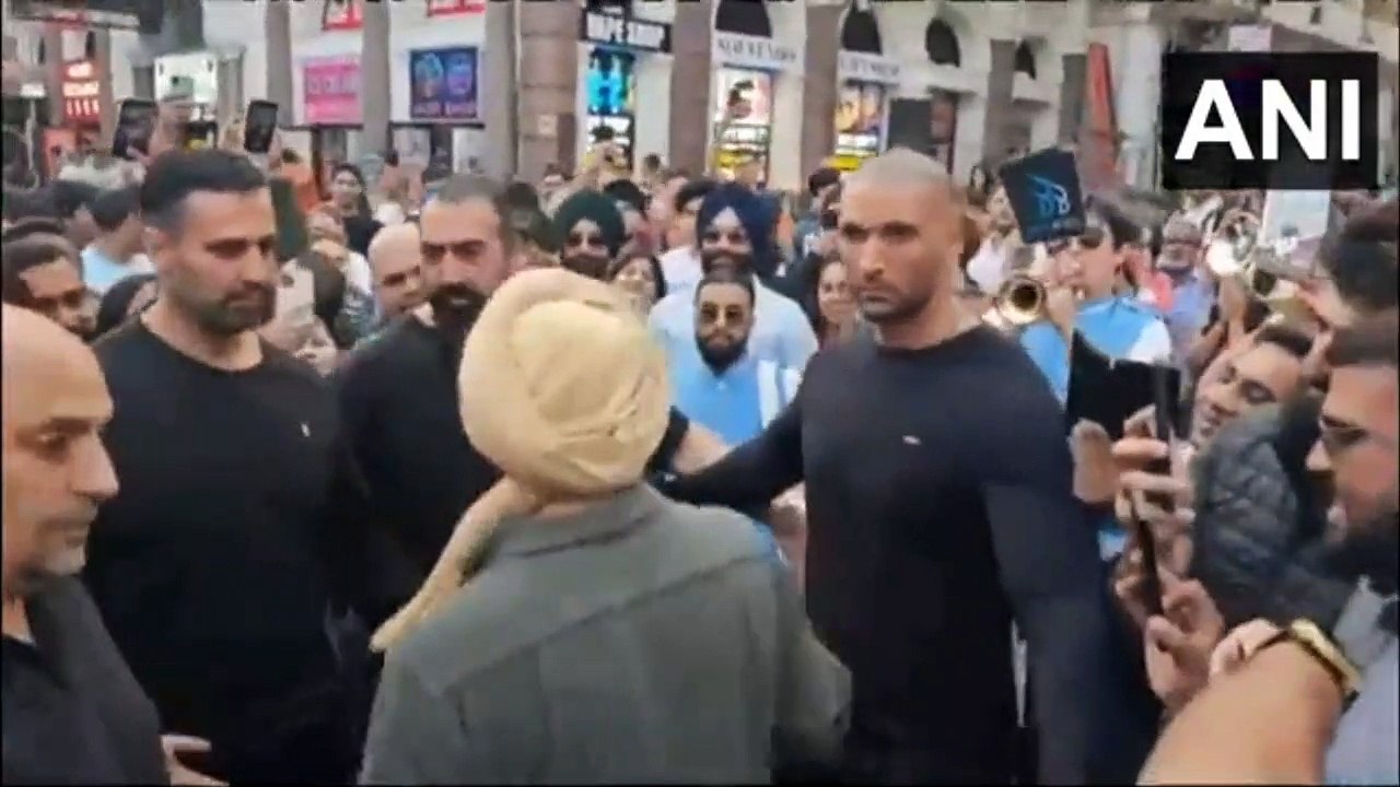 Sunny performs Bhangra on London road, attends Gadar 2 screening