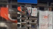 Kahramanmaraş TOKİ'nin yaptığı deprem konutu inşaatlarına asılan Türk Bayrağı ve Atatürk posterlerinin bağlanarak kapatılmasına tepki gösterildi