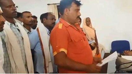 सीधी: सचिव के खिलाफ ग्रामीण हुए लामबंद,आक्रोशित हो पहुंचे और फिर...