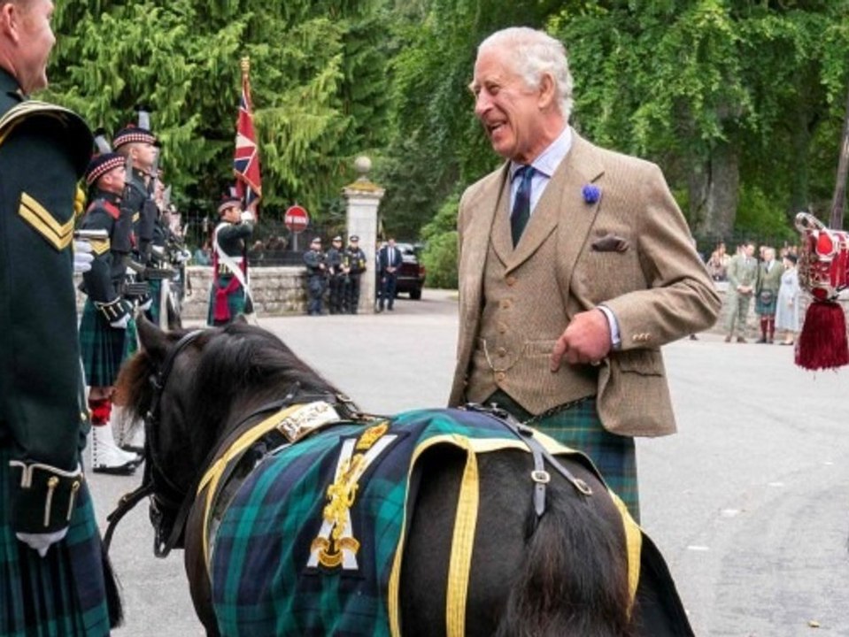 König Charles III. auf Balmoral: Darum stahl ihm ein Pony die Show