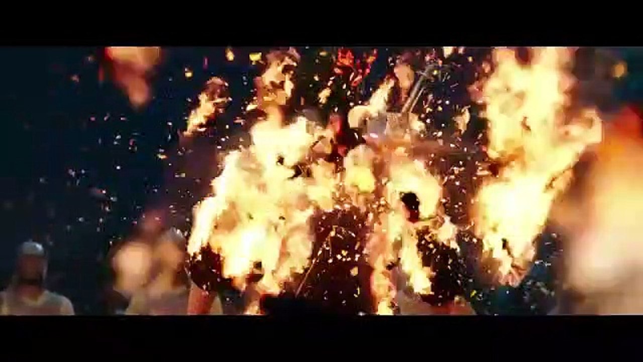 राजकुमारी देवशेना धधकती हुई मसाल से बाहुबली को दे मारा - Prabhas _ Bahubali Action Scene