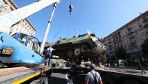 Ucrania exhibe en el centro de Kiev vehículos militares rusos incautados